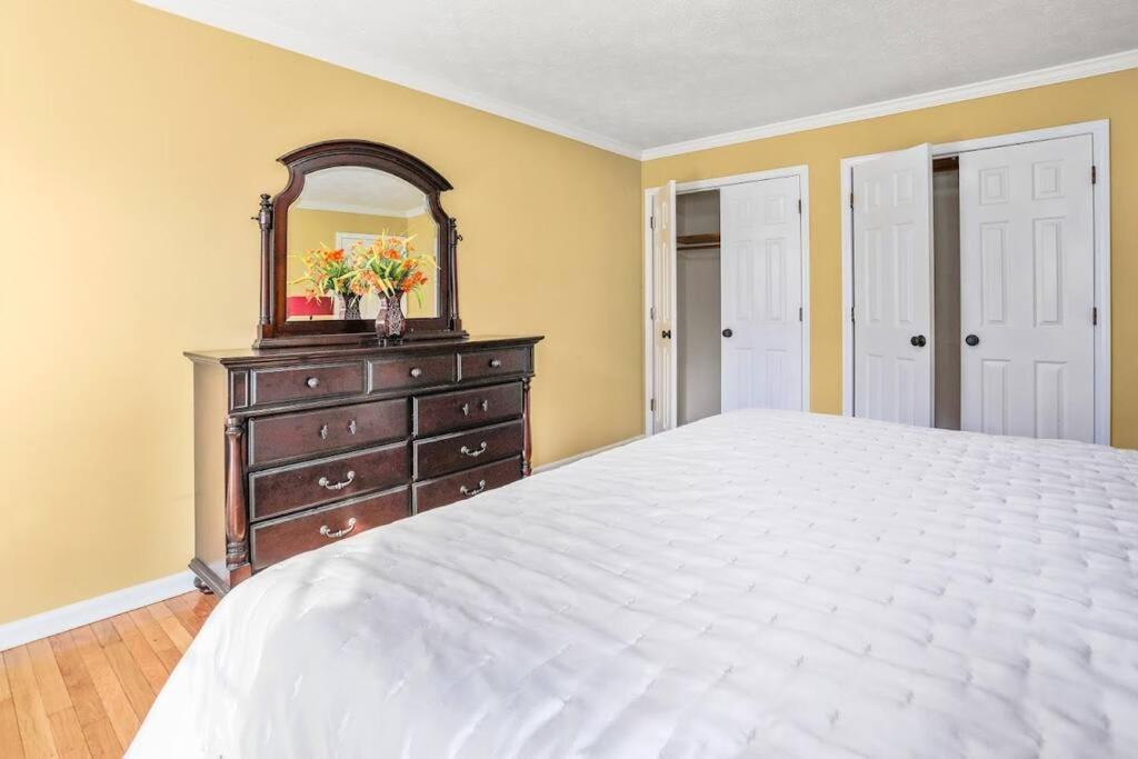 Lovely 5Bed, 3-Fullbath ! 5Min To Free Way I-85 ローレンスビル エクステリア 写真